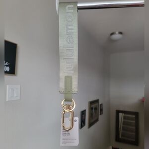 🍋 Lululemon Never Lost Keychain *NWT* Bay Leaf/Light Ivory *SOLD OUT*